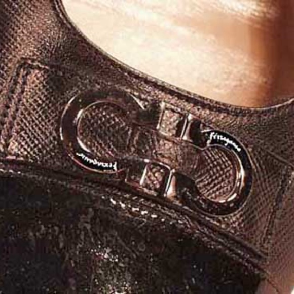 PUMPS, BLACK CALF PATENT & PEBBLE FINISH, Sz 8.5B, HEEL 1 3/8 inch, FERRAGAMO, - Picture 5 of 9